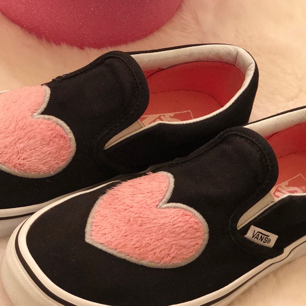 ❌❌SOLD❌❌ Fur Heart 💖 Black Slip-On Vans Girl 2.5